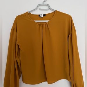 Beautiful blouse in size 34 (small)